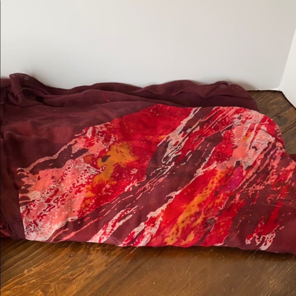 Women’s accessories Scarf or wrap Shades of red
